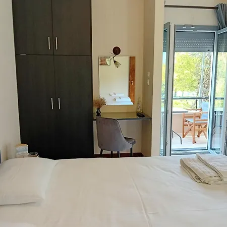 Eleni's كاتيليوس